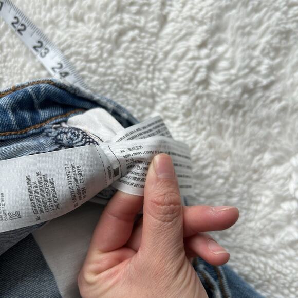 Abercrombie and Fitch 90s Straight Ultra High Rise Distressed Jean Size 28/6 - Picture 7 of 7